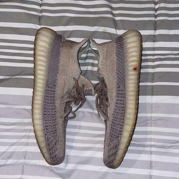Yeezy 350 “Ash Pearl” size 10.5 Mens / used / no box
